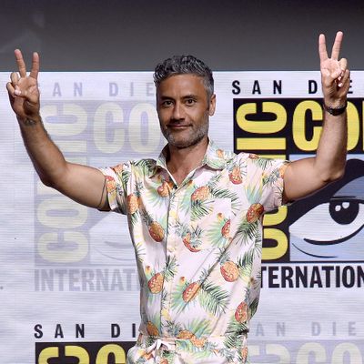 Taika waititi 2025 pineapple shirt