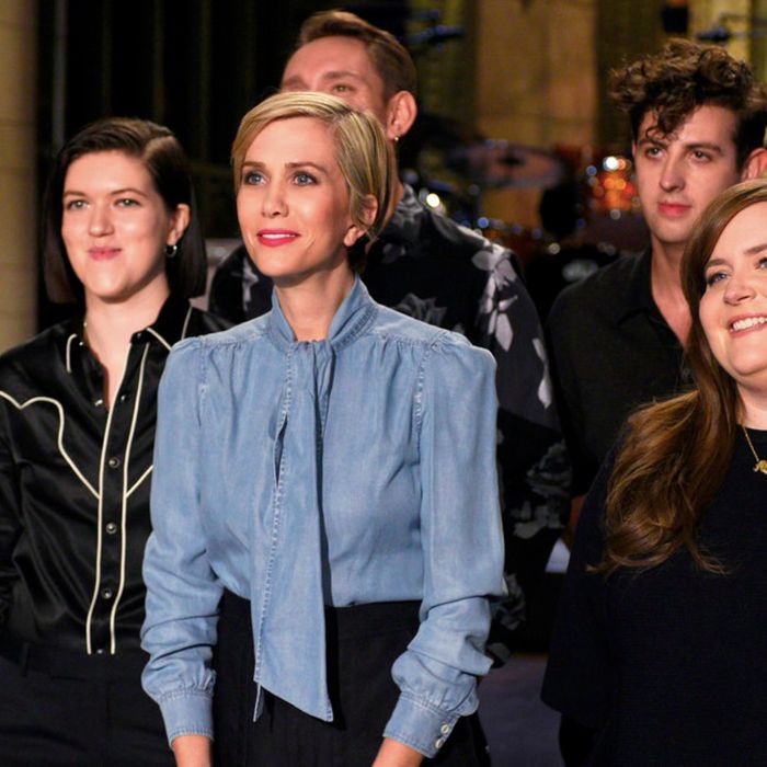 Saturday Night Live Recap Kristen Wiig Lets Loose