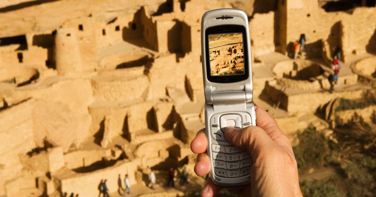 The Next Hot Camera Aesthetic Should Be 'Crappy Flip Phone'