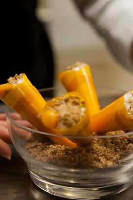 棉花糖在甜果锥中。