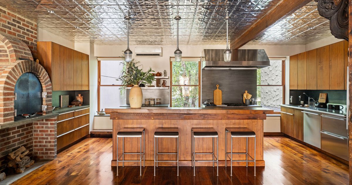 Architects Transform Carriage House in Crown Heights Through Salvage Techniques