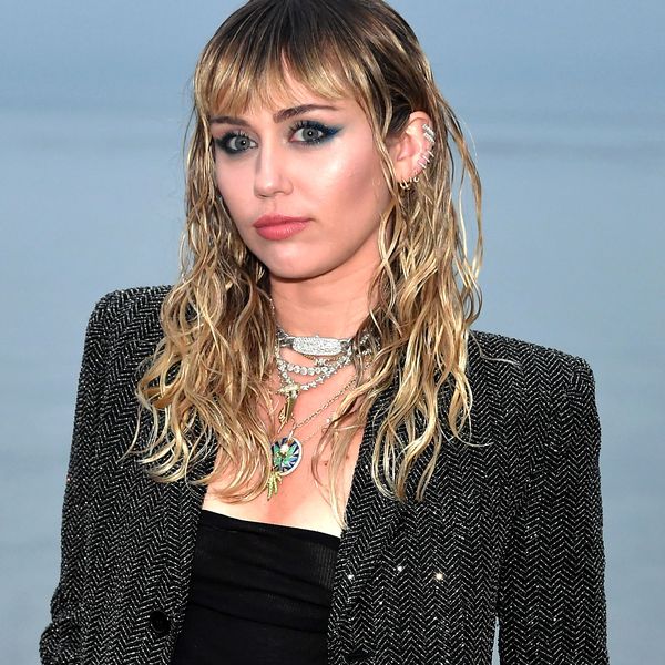600px x 600px - Miley Cyrus Tweets About Penis Cake, Bong, Hemsworth Split