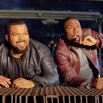 Still of Ice Cube and Kevin Hart in Ride Along (2014).