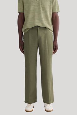 The Linen Pleated Trouser