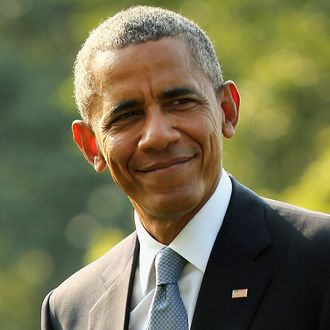 President Barack Obama waves to reporters after returning to the White House on board Marine One September 3, 2015.