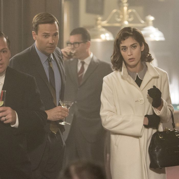 Barry Watson as Shelley Decklin and Lizzy Caplan as Virginia Johnson in Masters of Sex (season 2, episode 3) - Photo: Michael Desmond/SHOWTIME - Photo ID: MastersofSex_203_0244