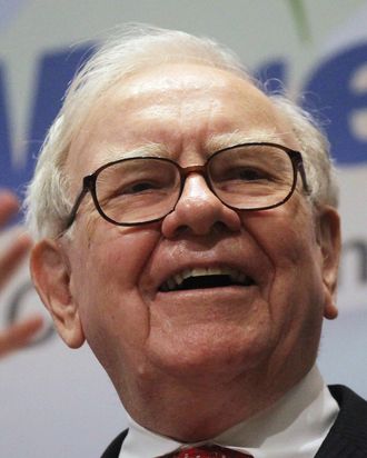 NEW YORK, NY - SEPTEMBER 30: Berkshire Hathaway Inc. Chairman and CEO Warren E. Buffett smiles at the New York Stock Exchange before ringing the opening bell on September 30, 2011 in New York City. U.S. President Barack Obama's new plan for a higher tax rate for millionaires has been dubbed the 
