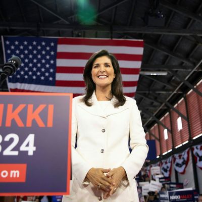 Trump Is Still Far Ahead in Iowa Poll, With Haley Matching DeSantis for 2nd  - The New York Times