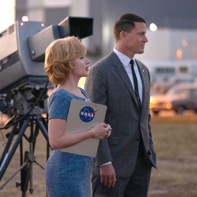 Scarlett Johansson and Channing Tatum in Fly Me to the Moon. 