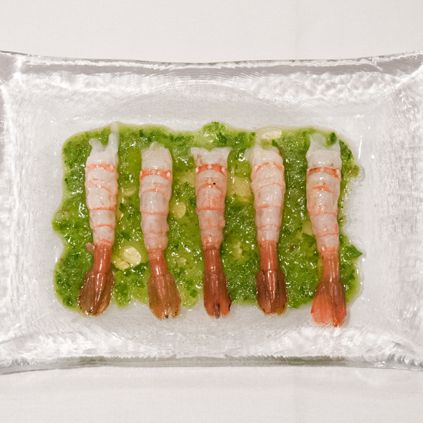 特制的酸橘汁腌鱼，用塞拉诺辣椒，青葱，香菜和炸虾头。