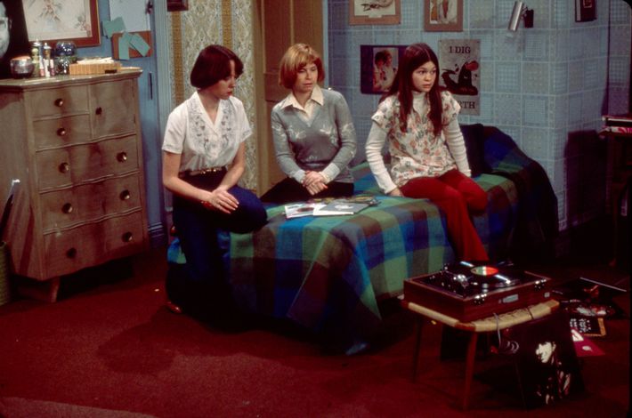 One Day at a Time, la original, protagonizada por Mackenzie Phillips, Bonnie Franklin y Valerie Bertinelli.