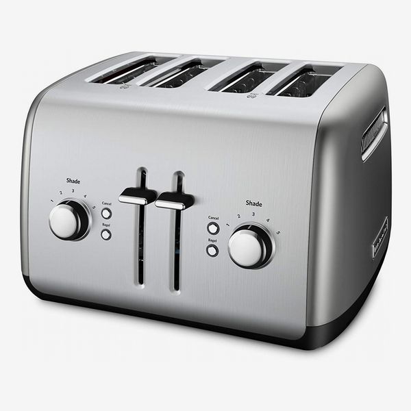 The Black & Decker Rapid-Toast Toaster Works True to Its Name