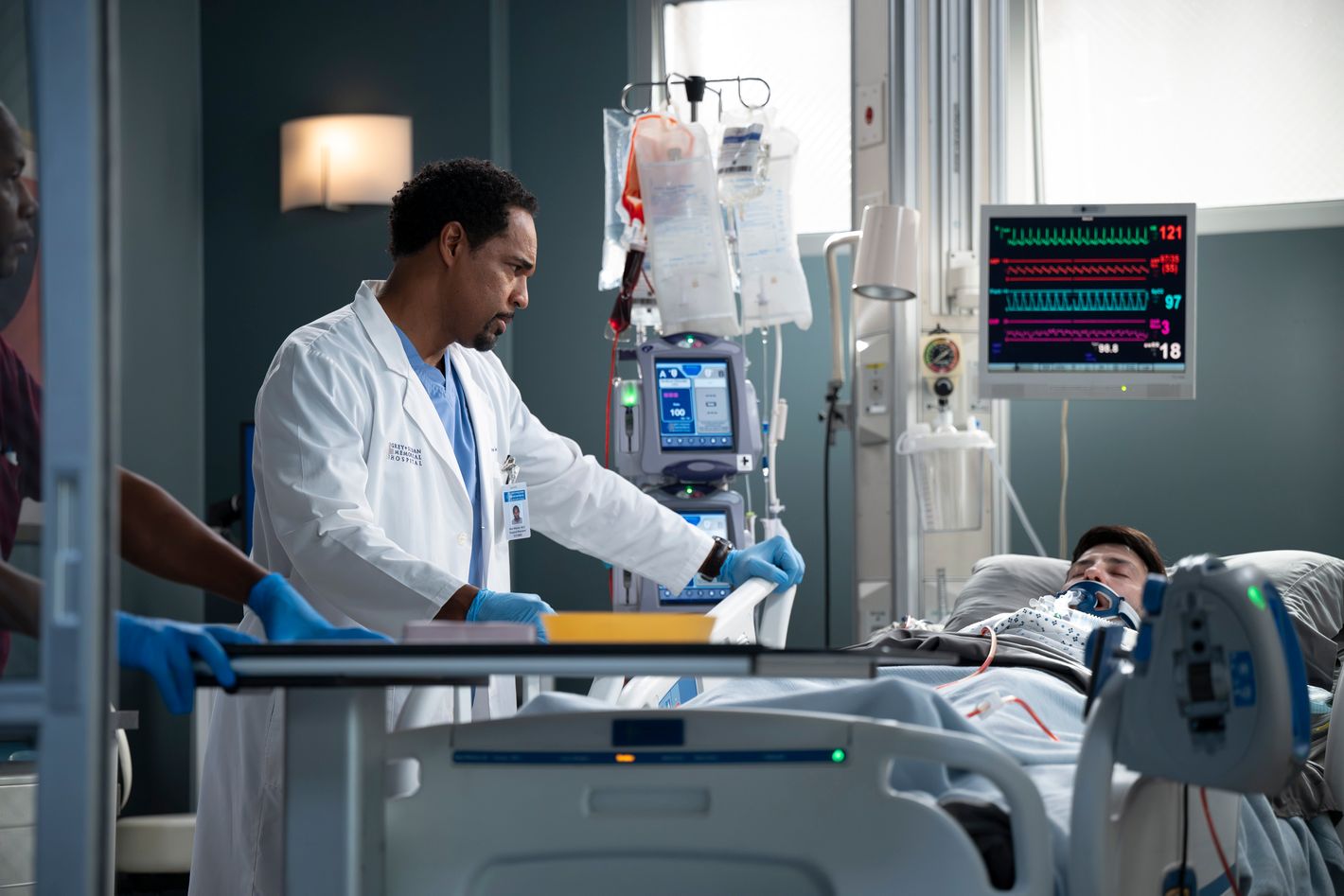 Grey’s Anatomy Season-Finale Recap: Explosions in the Sky