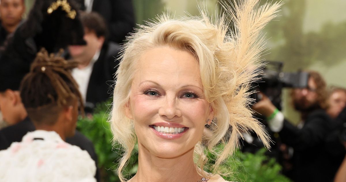 Pamela Anderson Stuns With or Without Makeup at th