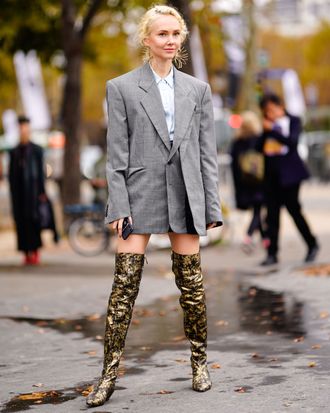 grey knee high boot outfits