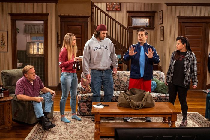 Brian Howe, Annie Murphy, Alex Bonifer, Eric Petersen, and Mary Hollis Inboden in a multi-cam scene.