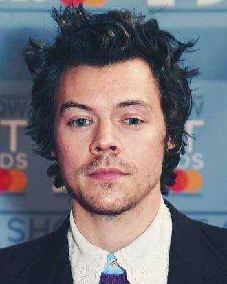 Harry Styles Debuts Slick New Hairdo on the Set of Upcoming Film