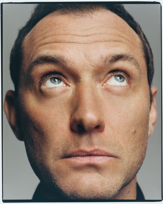 570px x 712px - Jude Law on HBO's The New Pope