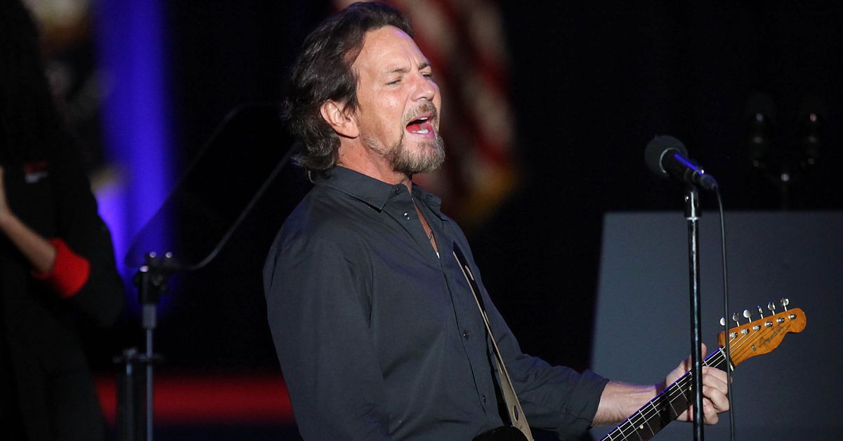 See Eddie Vedder Sing at Obama’s Farewell Address
