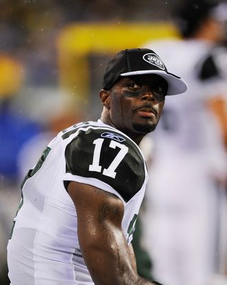 EAST RUTHERFORD, NJ - AUGUST 21: Plaxico Burress #17 of the New York Jets looks on against the Cincinnati Bengals during their preseason game on August 21, 2011 at the New Meadowlands Stadium in East Rutherford, New Jersey. (Photo by Patrick McDermott/Getty Images)