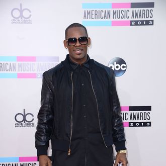 LOS ANGELES, CA - NOVEMBER 24: Recording artists R. Kelly arrives at the 2013 American Music Awards at Nokia Theatre L.A. Live on November 24, 2013 in Los Angeles, California. (Photo by C Flanigan/Getty Images)