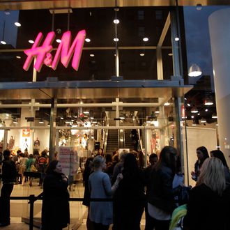 NEW YORK - OCTOBER 23: TEEN VOGUE'S Fashion University students attends TEEN VOGUE'S Fashion University H&M Shopping Party at H&M Boutique on October 23, 2010 in New York City. (Photo by Joe Kohen/Getty Images for TEEN VOGUE)