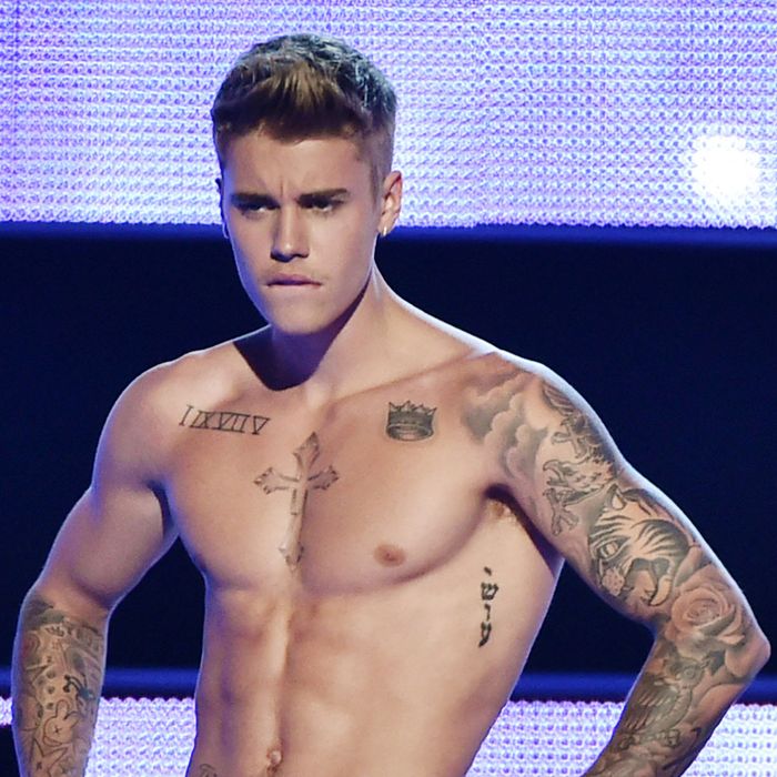 Oh Dear, Now Justin Bieber Is Fully Naked While on Vacation