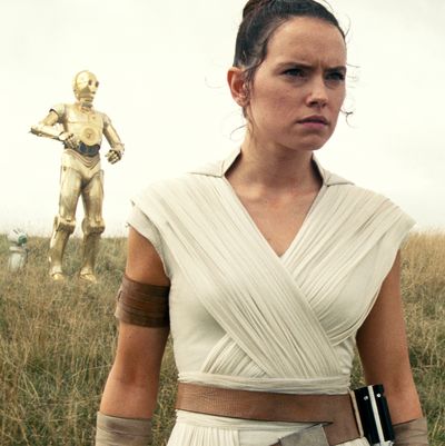 The new trailer for Star Wars: The Rise of Skywalker raises questions of  Rey's identity