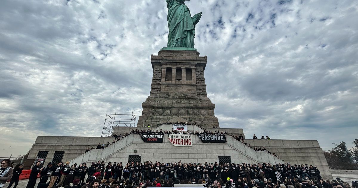 Statue of Liberty Shut Down by Protesters Calling for Gaza Cease-fire