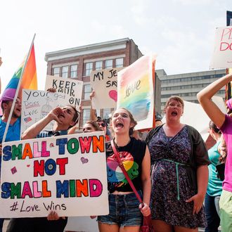 Kentucky County Clerk Defies Supreme Court Ruling And Refuses To Issue Same Sex Marriage Licenses