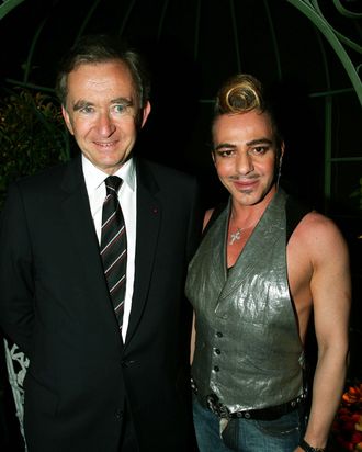 Quand John Galliano et Bernard Arnault prenaient le thé ensemble 