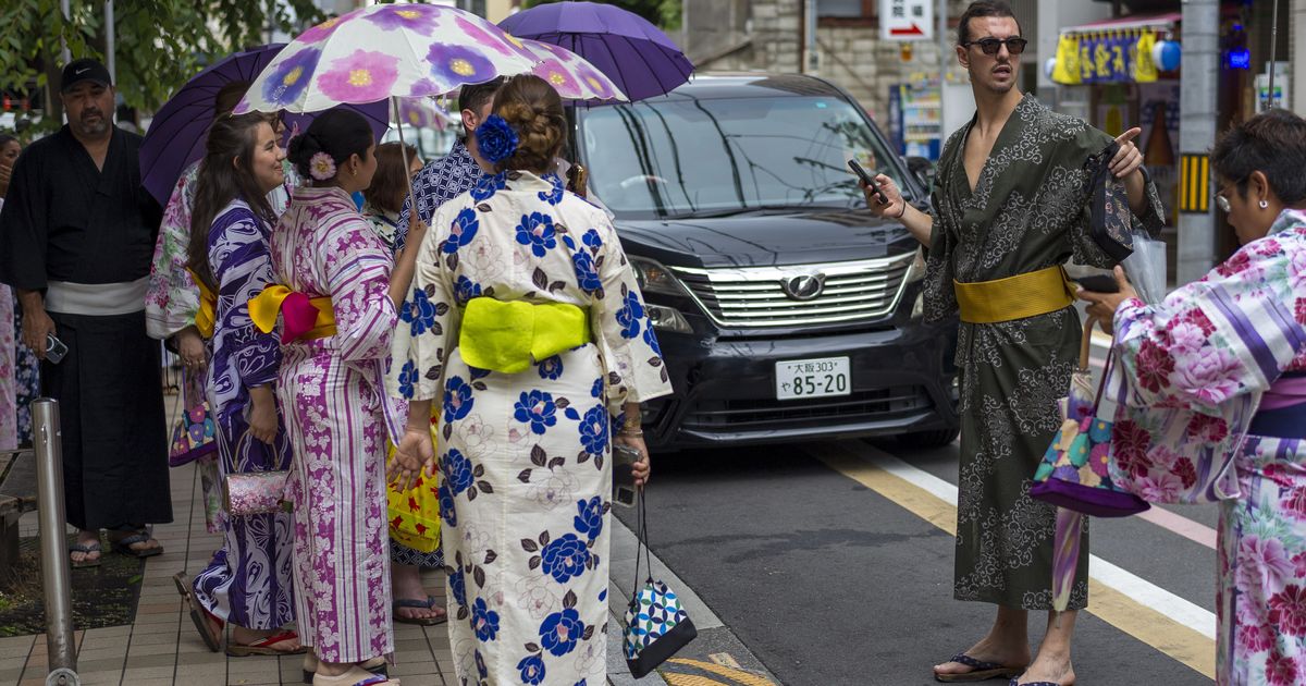 28 mins ago travel issues travel issues Kyoto Has Zero Zen By Reeves Wiedeman A great exchange rate, ChatGPT, and kimono-wearing bros have turned Kyoto into the loveliest tourist trap on earth.