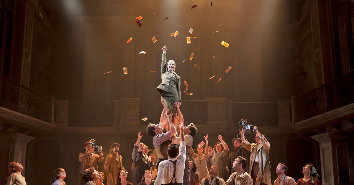 Experiment Aas Wrijven Theater Review: Throwing Up My Hands at Evita