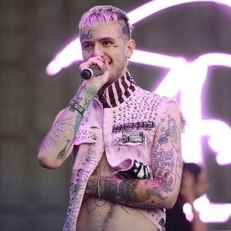 Lil Peep, hero to the emo and hip-hop scenes, dies of suspected overdose at  21 - Los Angeles Times