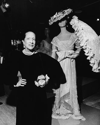 Vreeland poses at the opening of The Met's exhibiton of Hollywood costumes in 1974.