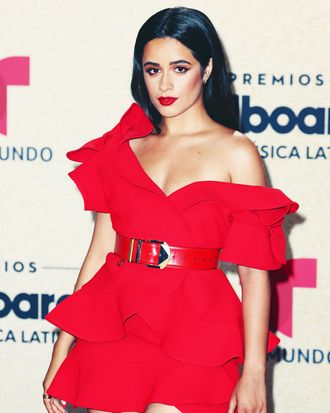 Camila Cabello dice que los paparazzi arruinaron sus vacaciones en la playa