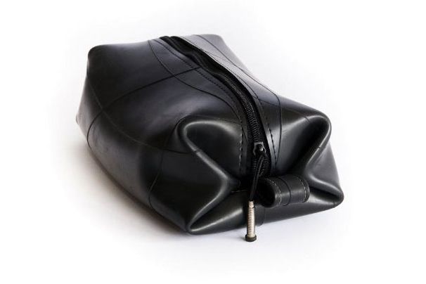black dopp kit