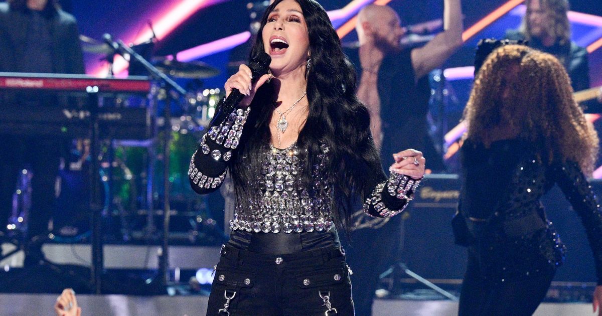 Cher Gives the Rock Hall Her Uno Reverse Card