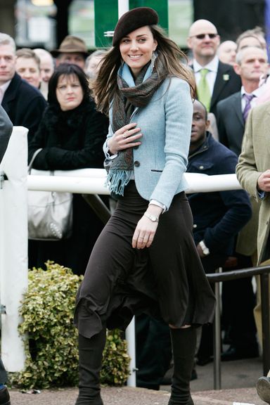 CHELTENHAM, ENGLAND - MARCH 16: Prince William’s girlfriend Kate Middleton attends the final day of Cheltenham Festival on March 16, 2007 in Gloucestershire, England. (Photo by Tim Graham/Getty Images)  *** Local Caption *** Kate Middleton