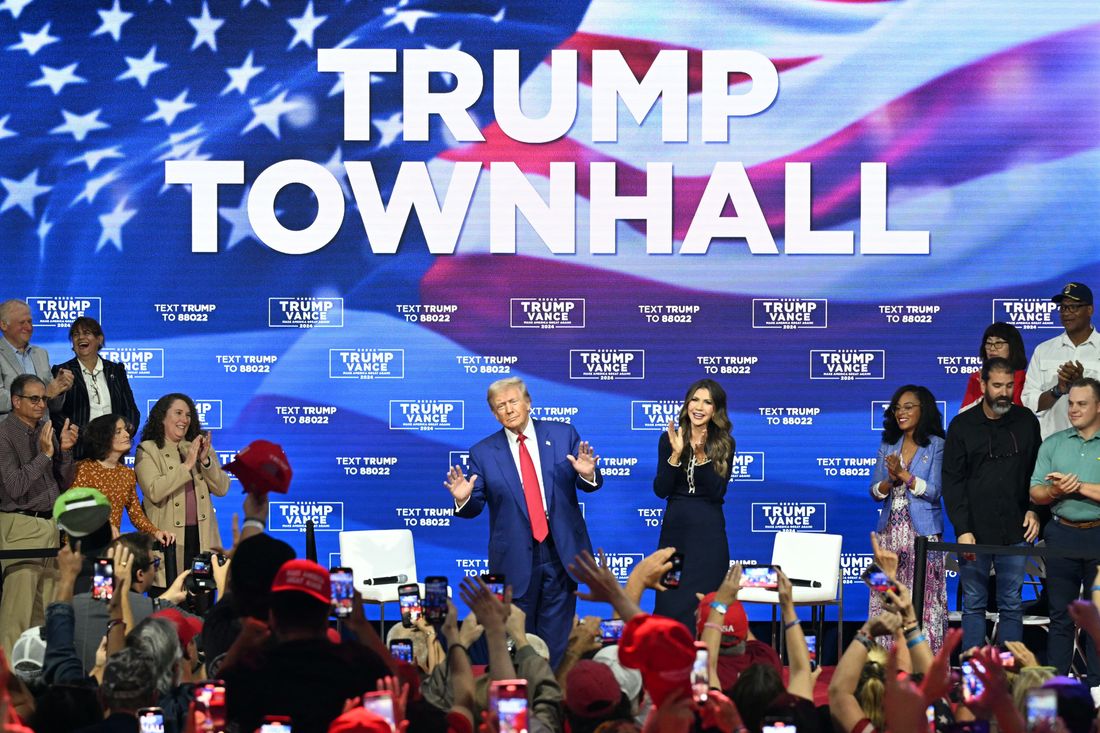 Trump DJ-ed His Pennsylvania Town Hall After Multiple Attendees Fell Ill