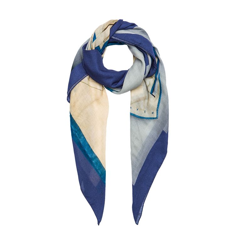 25 Lightweight Scarves for Cool Fall Mornings