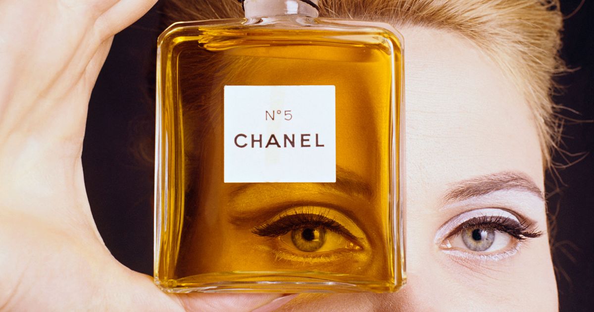 CHANEL N°5 - Opening extremely rare 60 year old parfum - No5 vintage  fragrance unboxing and review 
