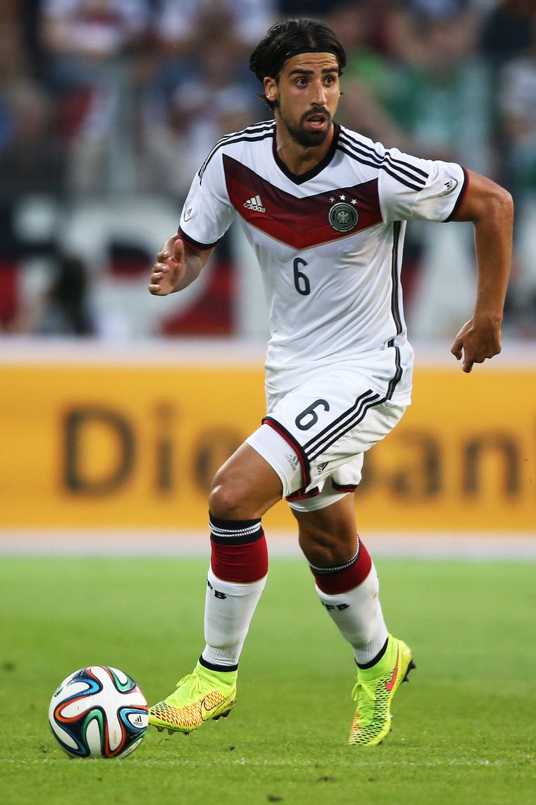 20 Hot Soccer Guys With Long Hair