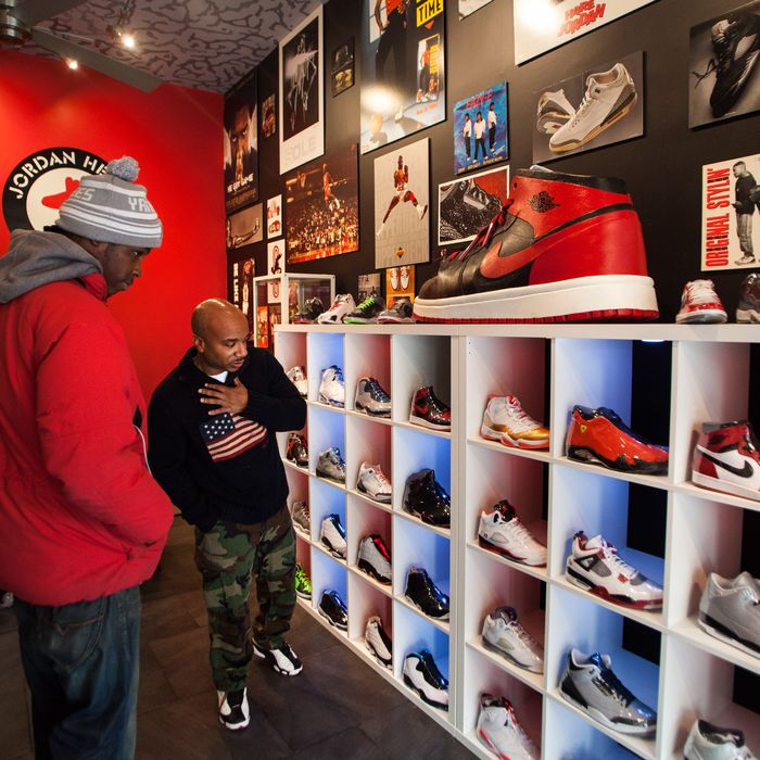 Hola cafetería sentido Inside Brooklyn's Air Jordan Consignment Shop - Slideshow - Vulture