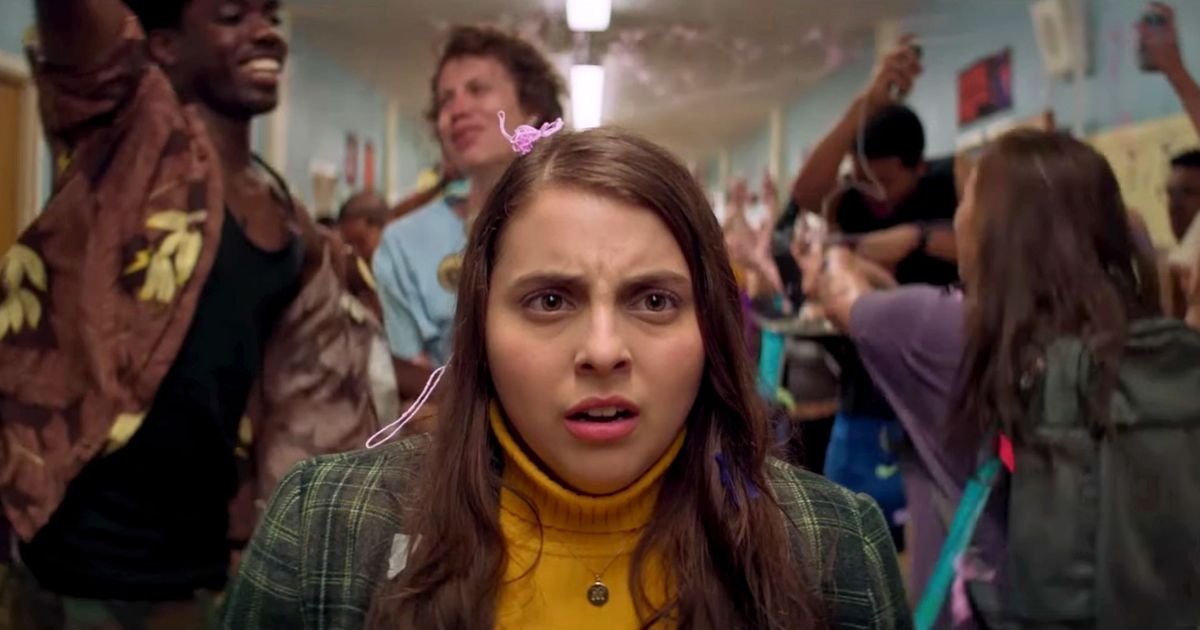 Beanie FeldsteinとKaitlyn Deverがクラスをカットしましたbooksmartトレーラー