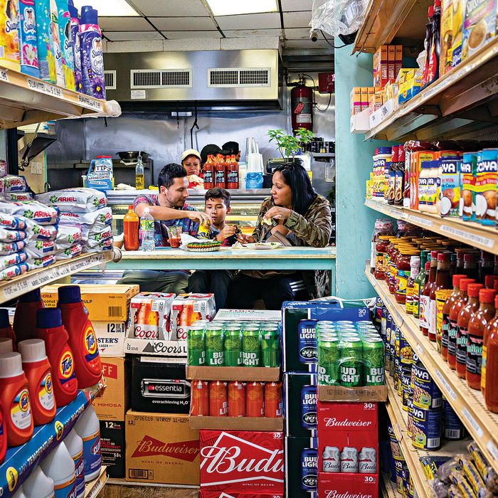 are dogs allowed in nyc grocery stores