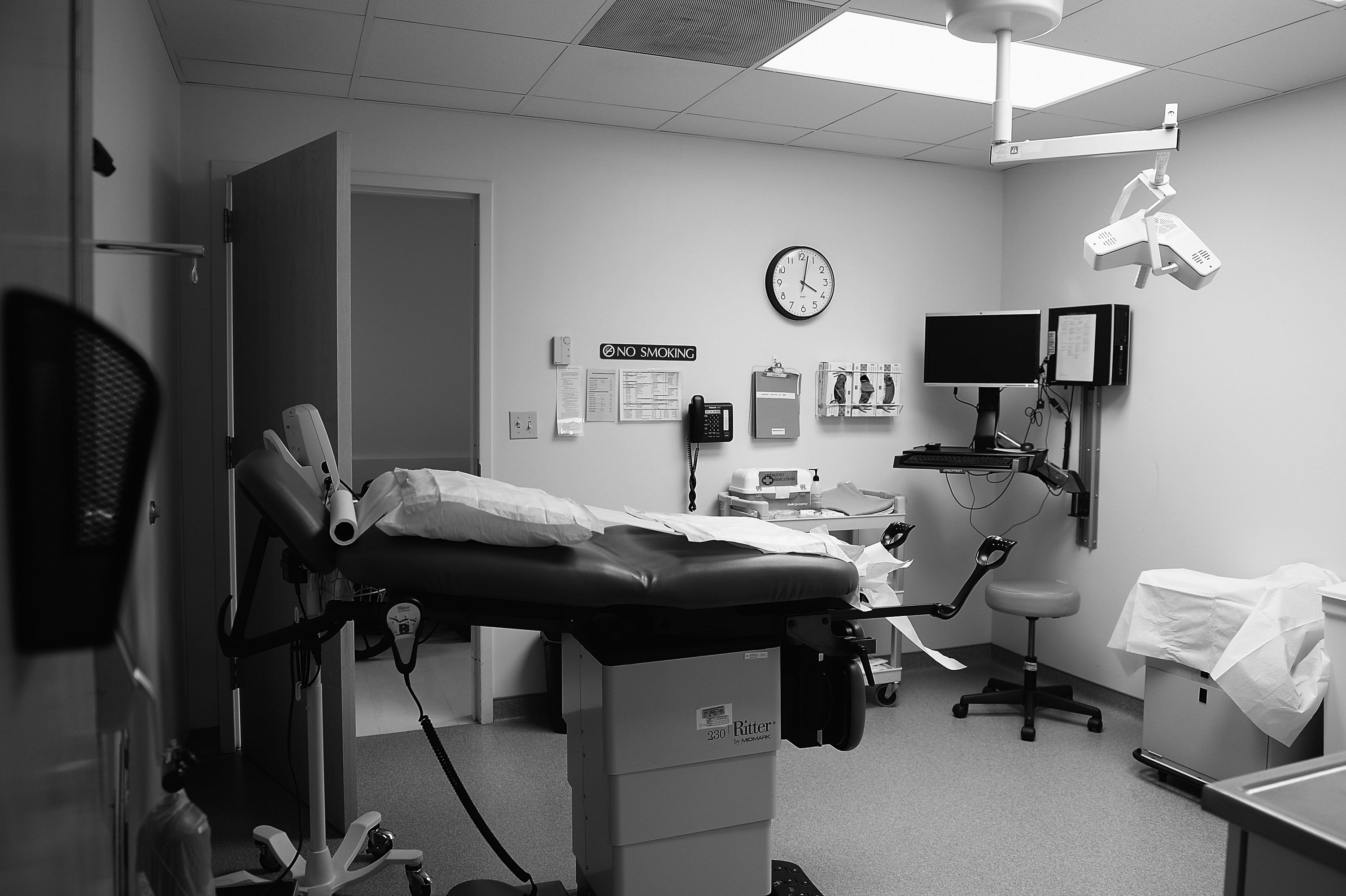 Missouri Forces Unnecessary Pelvic Exams on Abortion-Seekers pic photo