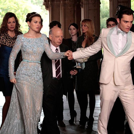 GOSSIP GIRL-- 'New York, I Love You XOXO' -- Pictured (L-R): Zuzanna Szadkowski as Dorota, Margaret Colin as Eleanor Waldorf, Leighton Meester as Blair Waldorf, Wallace Shawn as Cyrus Rose, Michelle Trachtenberg as Georgina Sparks, Blake Lively as Serena Van Der Woodsen, Chace Crawford as Nate Archibald and Ed Westwick as Chuck Bass