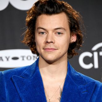 How to Dress Like Harry Styles: A Fan's Guide - SPIN