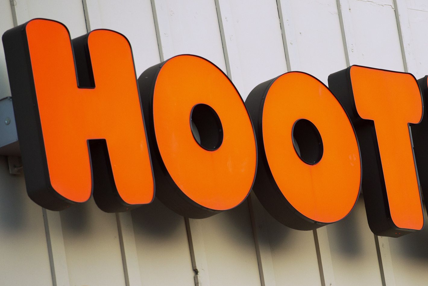 Hooters expanding family-friendly restaurant 'Hoots' without